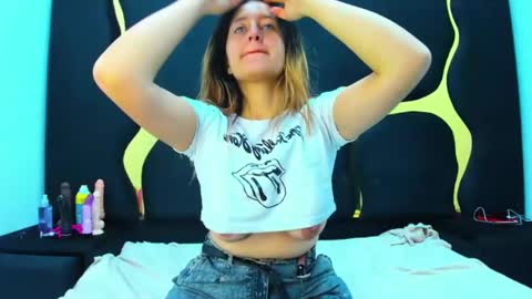 Snapshot of giaroussel chatting on 2, 2, 2025 GiaRoussel online show from 2, 2, 2025