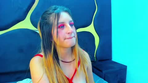 Snapshot of giaroussel chatting on 5, 2, 2025 GiaRoussel online show from 5, 2, 2025