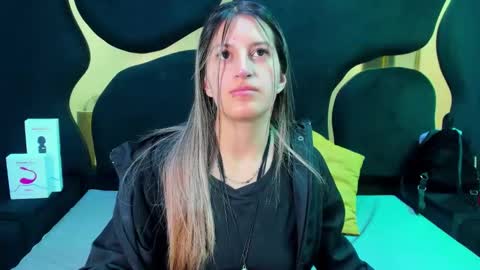 Snapshot of giaroussel chatting on 21, 10, 2025 GiaRoussel online show from 21, 10, 2025