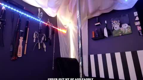 Snapshot of gigglemethis22 chatting on 3, 11, 2025 Giggles online show from 3, 11, 2025