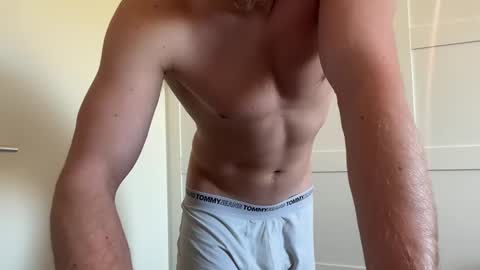 Snapshot of gigolo_amsterdam chatting on 29, 4, 2026 gigolo amsterdam023 online show from 29, 4, 2026