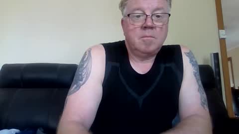 Snapshot of gimmmieoooo chatting on 8, 2, 2026 gimmmieoooo online show from 8, 2, 2026