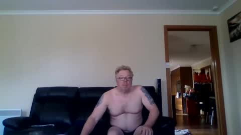 gimmmieoooo online show from 31, 5, 2026
