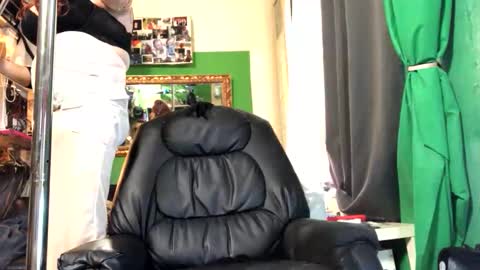 Snapshot of ginagender chatting on 8, 11, 2025 GinaGender online show from 8, 11, 2025