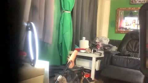 Snapshot of ginagender chatting on 8, 11, 2025 GinaGender online show from 8, 11, 2025