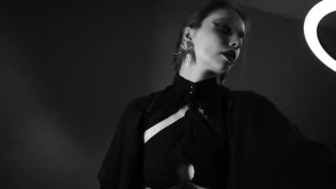        im expecting 350 thumbs up on my altar   online show from 20, 3, 2026