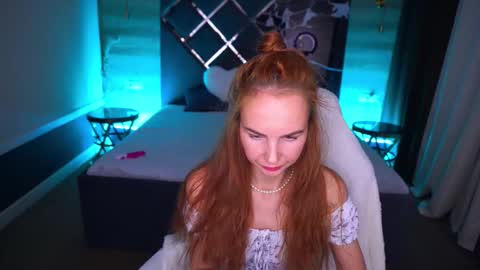 Snapshot of gingergazee chatting on 6, 11, 2025 GinegerGazee online show from 6, 11, 2025