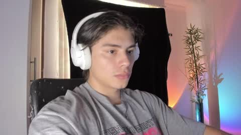 Snapshot of gio_russo chatting on 30, 4, 2026 GioRusso online show from 30, 4, 2026