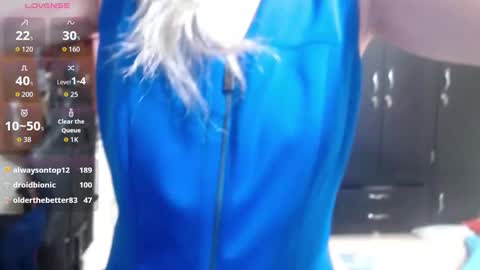 Snapshot of giorgia_xue53 chatting on 3, 10, 2025 Mary online show from 3, 10, 2025