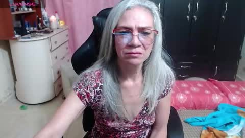 Snapshot of giorgia_xue53 chatting on 15, 10, 2025 Mary online show from 15, 10, 2025