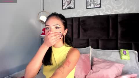 Snapshot of giovanna_oliveira chatting on 6, 12, 2024 Giovanna online show from 6, 12, 2024