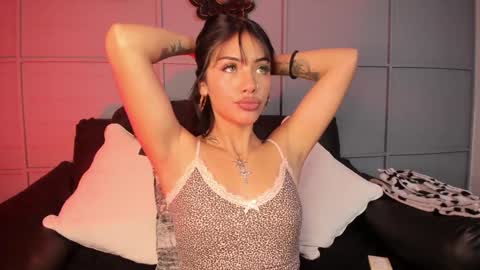 Snapshot of giovanna_oliveira chatting on 17, 1, 2025 Giovanna online show from 17, 1, 2025