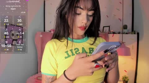 Snapshot of giovanna_oliveira chatting on 9, 2, 2025 Giovanna online show from 9, 2, 2025