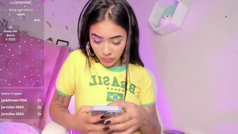 Snapshot of giovanna_oliveira chatting on 9, 2, 2025 Giovanna online show from 9, 2, 2025