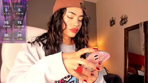 Snapshot of giovanna_oliveira chatting on 8, 10, 2025 Giovanna online show from 8, 10, 2025