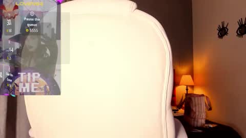 Giovanna  online show from 2, 11, 2025