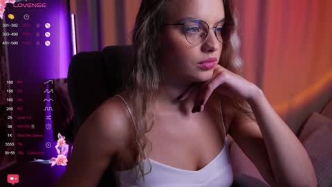 Snapshot of girl_peach_ chatting on 1, 12, 2024 Kate online show from 1, 12, 2024