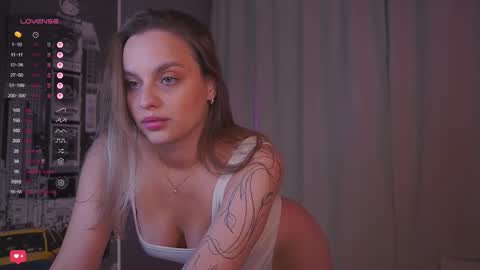 Snapshot of girl_peach_ chatting on 31, 10, 2025 Kate online show from 31, 10, 2025