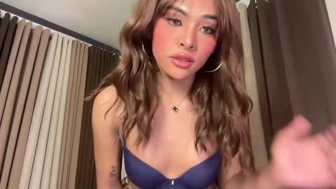 queen ronna online show from 31, 5, 2026
