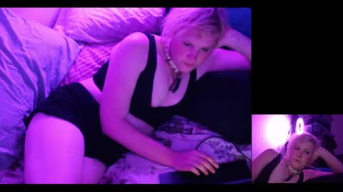 Snapshot of girldell chatting on 14, 1, 2026 girldell online show from 14, 1, 2026