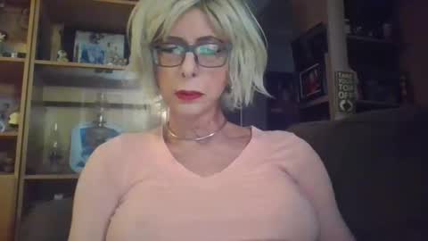 Snapshot of girlinrock chatting on 4, 11, 2025 Girlinrock online show from 4, 11, 2025