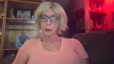 Snapshot of girlinrock chatting on 15, 11, 2025 Girlinrock online show from 15, 11, 2025