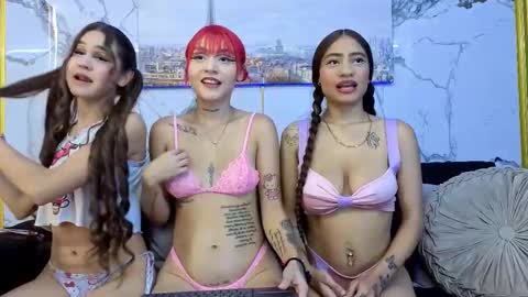 Snapshot of girls_the_medellin11_aws chatting on 12, 9, 2025 girls_the_medellin11_aws online show from 12, 9, 2025