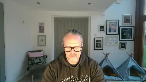 girlsandbikes online show from 22, 12, 2025