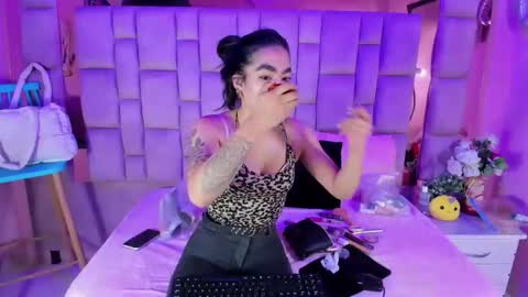 Snapshot of gisell_squirt chatting on 1, 12, 2025 gisell_squirt online show from 1, 12, 2025