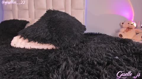 Instagram gisellee  22  online show from 10, 3, 2025