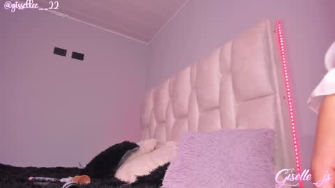 Instagram gisellee  22  online show from 10, 3, 2025