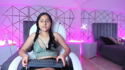 GISELLE ROLDAN online show from 17, 2, 2025