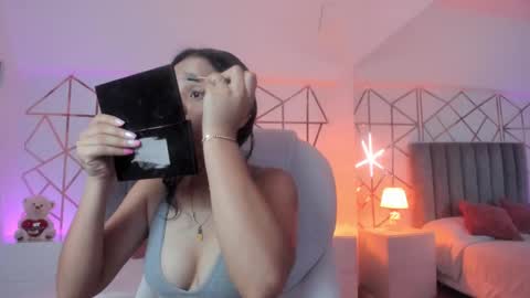 GISELLE ROLDAN online show from 26, 2, 2025