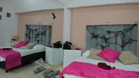 GISELLE ROLDAN online show from 4, 10, 2025