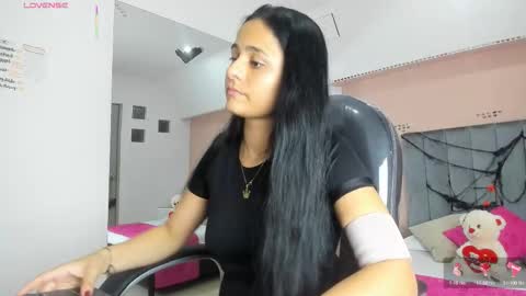 GISELLE ROLDAN online show from 23, 10, 2025