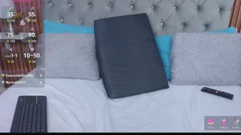 Snapshot of gissellsaenz chatting on 4, 11, 2025 Gissell Saenz online show from 4, 11, 2025