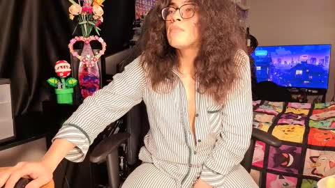 Snapshot of glaceon9 chatting on 19, 2, 2025 glaceon9 online show from 19, 2, 2025