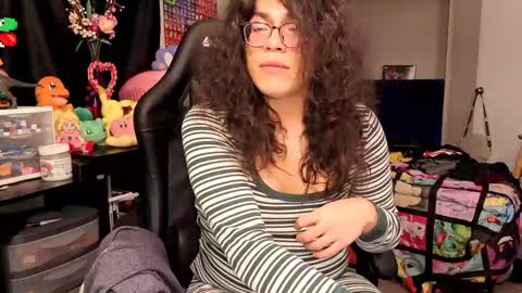 Snapshot of glaceon9 chatting on 4, 10, 2025 glaceon9 online show from 4, 10, 2025