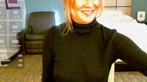 Snapshot of glam_cat chatting on 29, 12, 2024 Gwendolyn online show from 29, 12, 2024