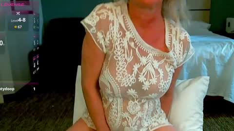 Snapshot of glam_cat chatting on 21, 1, 2025 Gwendolyn online show from 21, 1, 2025