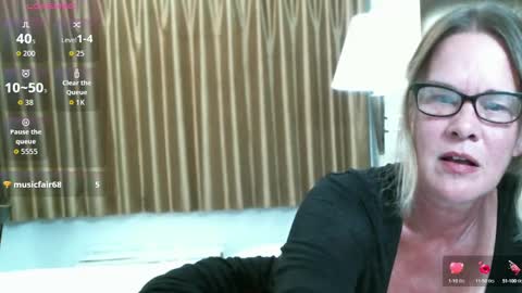 Snapshot of glam_cat chatting on 14, 9, 2025 Gwendolyn online show from 14, 9, 2025