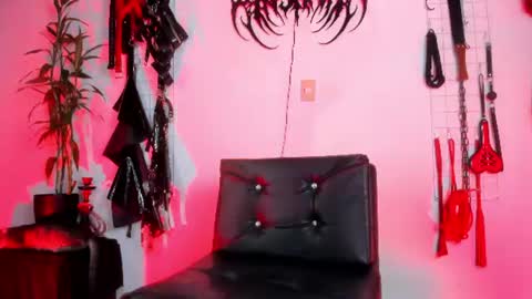 Snapshot of glitch_doll chatting on 19, 7, 2026 NYX online show from 19, 7, 2026