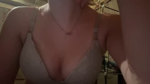 glitterqueen6 online show from 9, 8, 2026