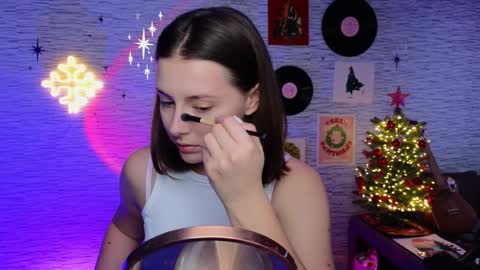 Snapshot of glo_lo chatting on 10, 1, 2025 Bye everybody Ill be online Monday December 2nd Saturday and Sunday off online show from 10, 1, 2025