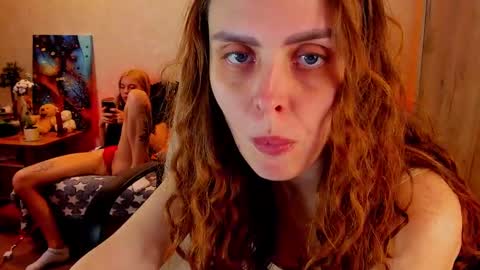 Gloria Wood online show from 5, 12, 2024