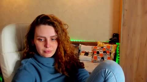 Gloria Wood online show from 2, 2, 2025