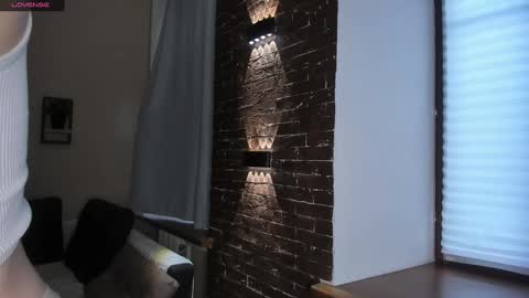 Snapshot of glowhub_ chatting on 18, 2, 2026 Ann Eliz and Gigi online show from 18, 2, 2026