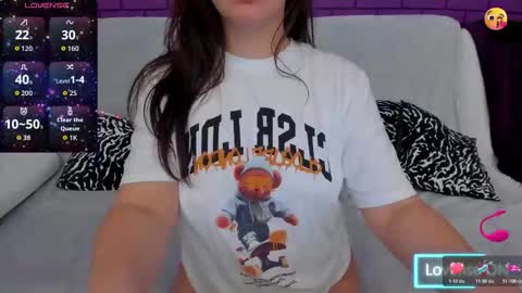 Snapshot of glowmimi chatting on 3, 11, 2025 Mia online show from 3, 11, 2025