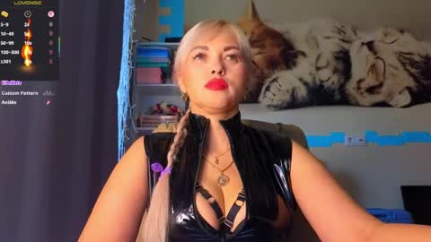 Mrs. Isabella online show from 12, 4, 2026