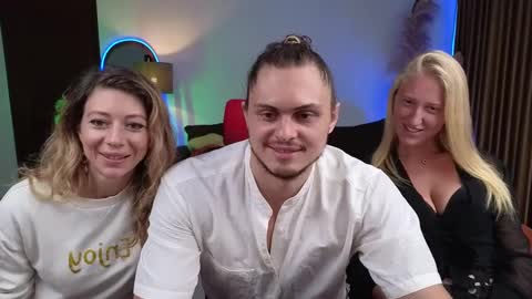Snapshot of goddess_marylin chatting on 7, 12, 2024 330 UTC2 girls online show from 7, 12, 2024